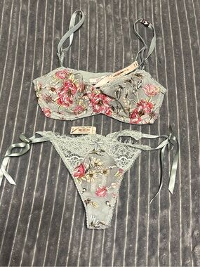 Victorias secret dream angels set NWT 32C bra xs bottom thong Floral lace